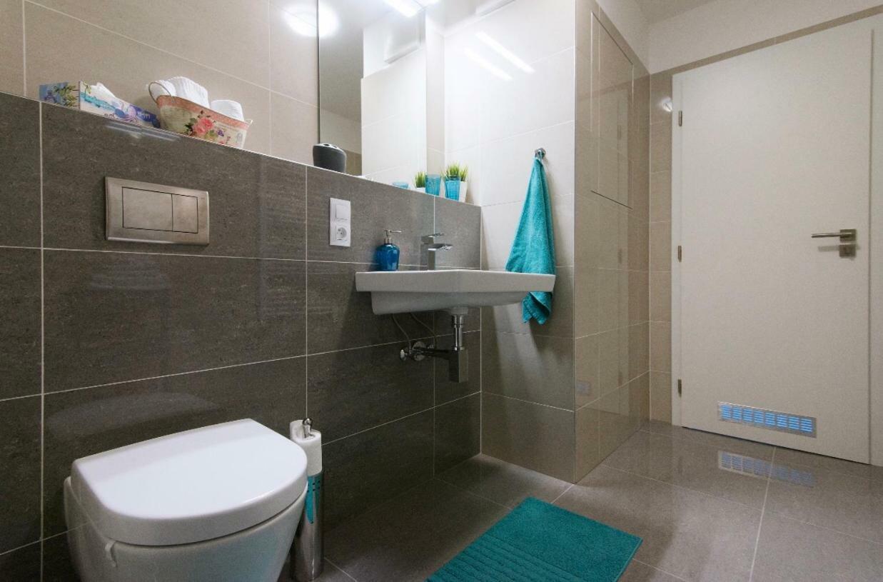 Free Parking In Garage Karolina Plazza, New Cosy Studio With All You Need Prague Ngoại thất bức ảnh